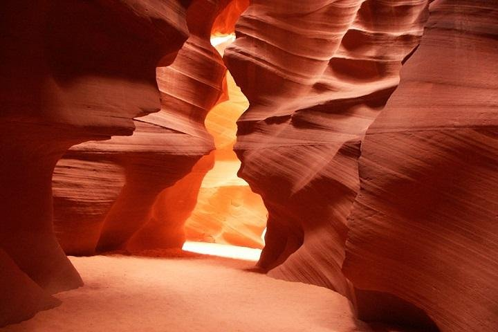Colored Canyon cu formațiuni stâncoase multicolore în Sinai