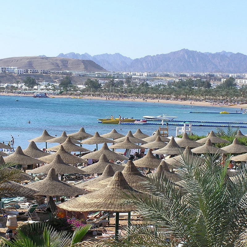 Plaja Naama Bay cu apa cristalina